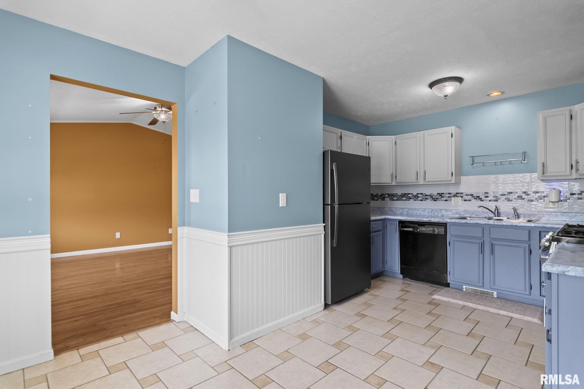 2905 Dunwich Street Springfield, IL 62702 - Photo 8 of 32