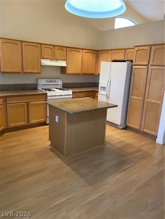 $2,450 | 7565 Splashing Rock Drive, Las Vegas, NV 89131