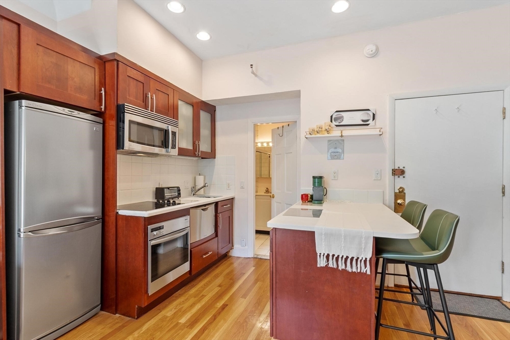 511 Beacon Street, Unit 8 Boston, MA 02215 - Photo 2 of 18