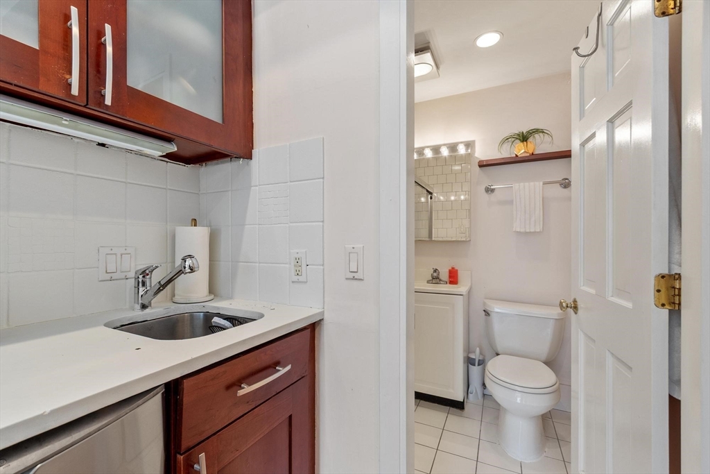 511 Beacon Street, Unit 8 Boston, MA 02215 - Photo 10 of 18