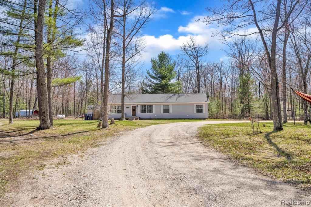 6625 Karlin Road Interlochen, MI 49643 - Photo 3 of 36
