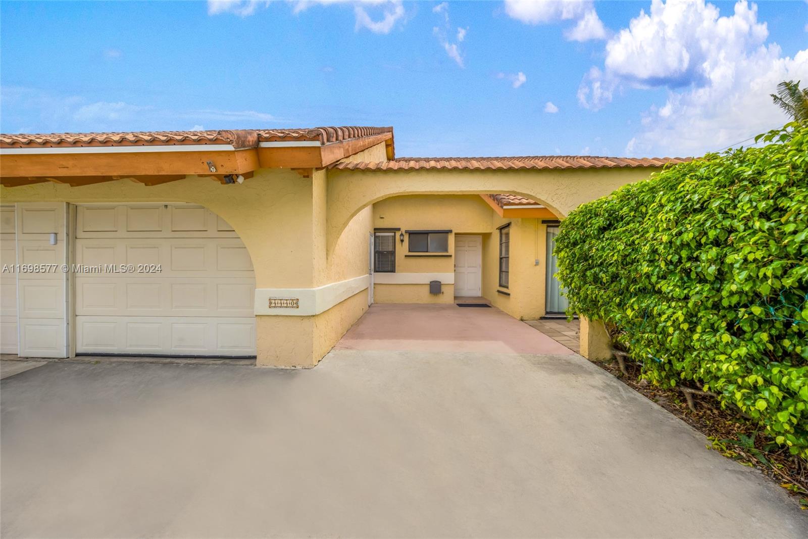 4440 Northeast 5th Avenue Boca Raton, FL 33431 - Photo 4 of 50 a view of a indoor basketball court