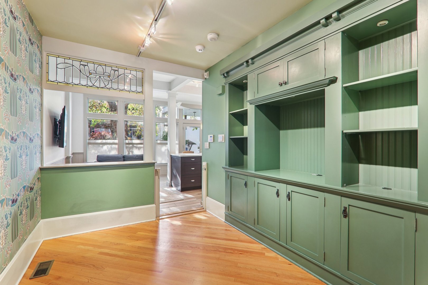 1027 West Newport Avenue Chicago, IL 60657 - Photo 17 of 36 a view of a kitchen with utility area