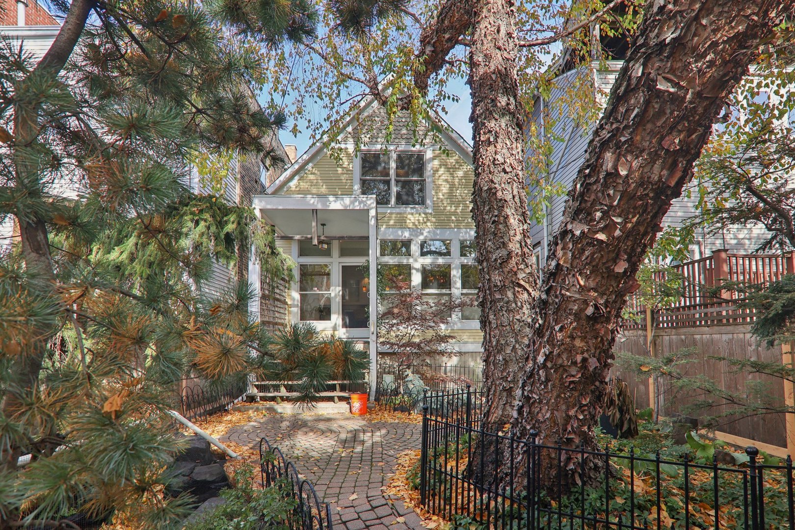 1027 West Newport Avenue Chicago, IL 60657 - Photo 29 of 36 front view of a house with a tree