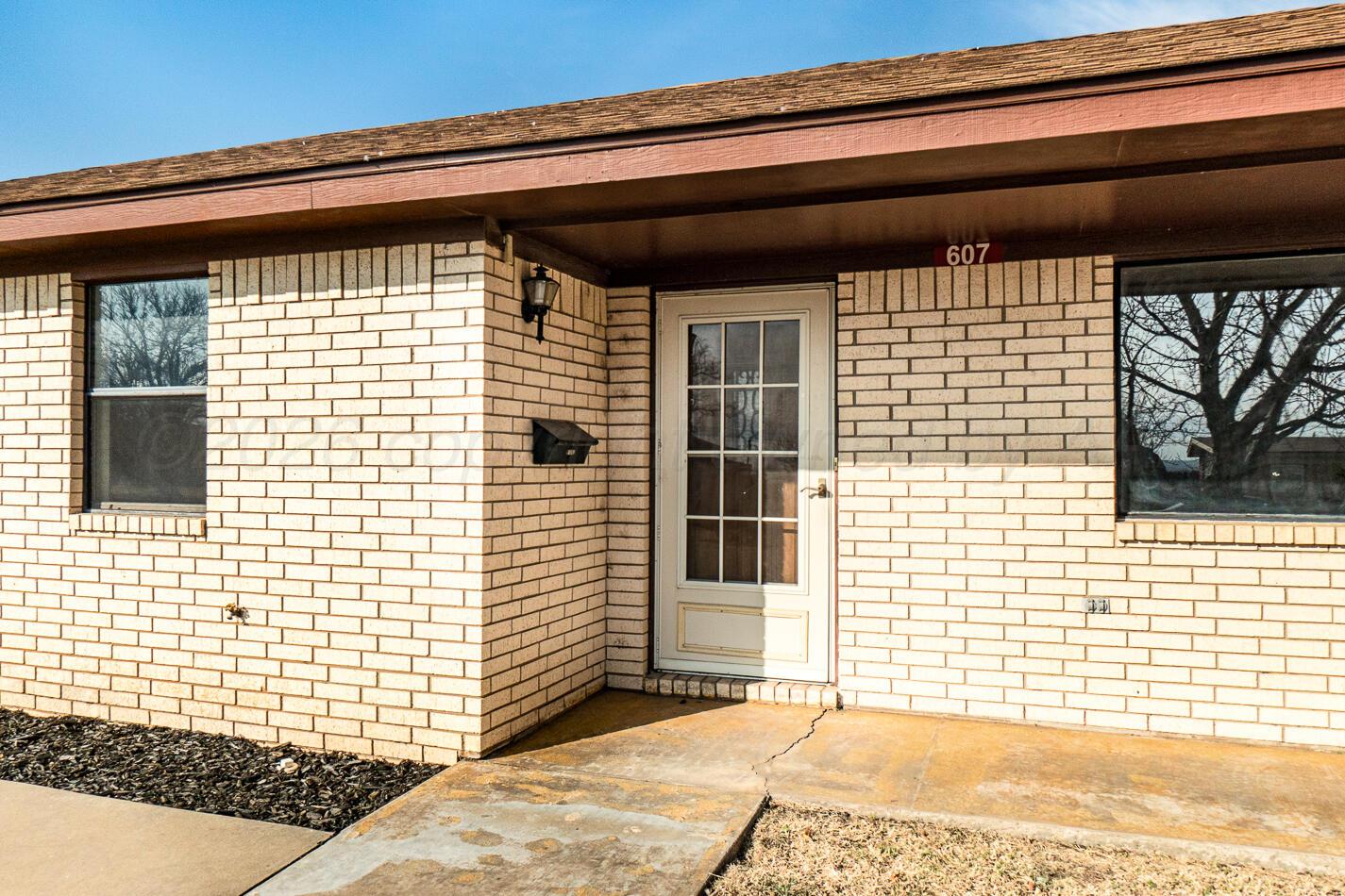 607 Mississippi Street Borger, TX 79007 - Photo 6 of 23 a view of front door