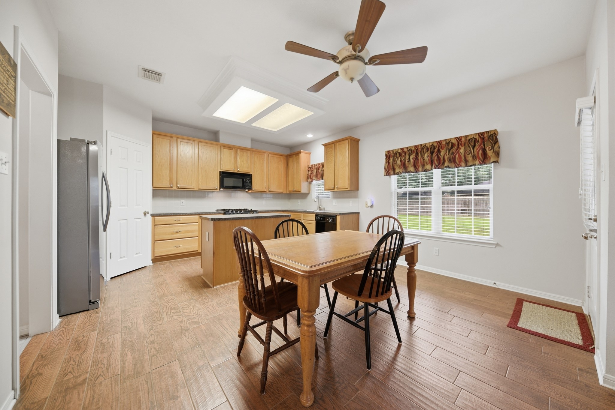 1409 Ward Bend Road Sealy, TX 77474 - Photo 9 of 39 Gallery Image 9