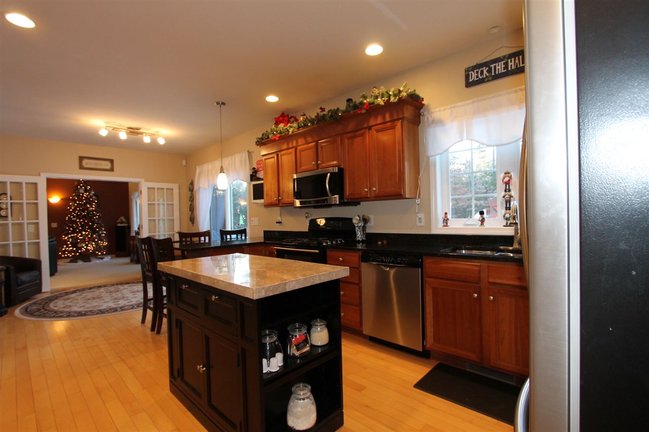144 Pinecrest Road Litchfield, NH 03052 - Photo 22 of 36