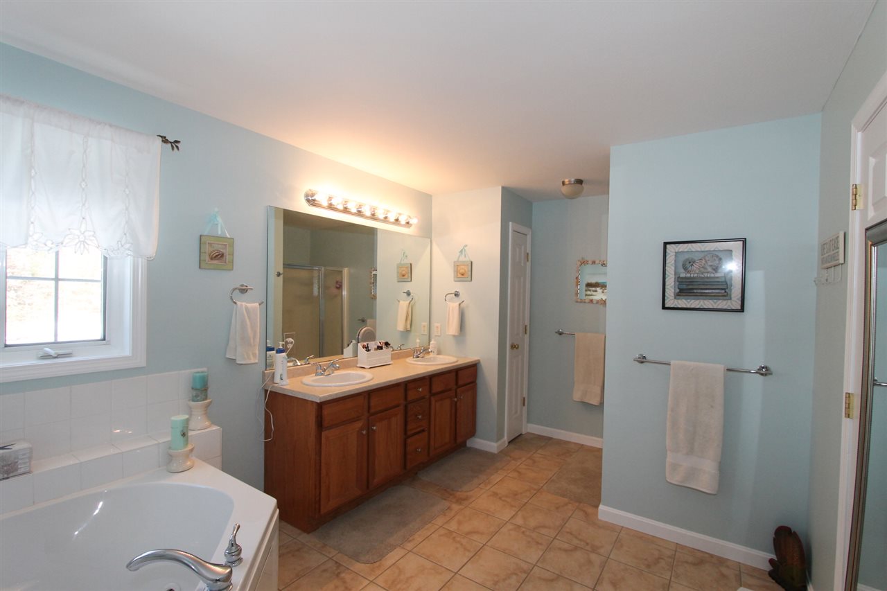 144 Pinecrest Road Litchfield, NH 03052 - Photo 26 of 36