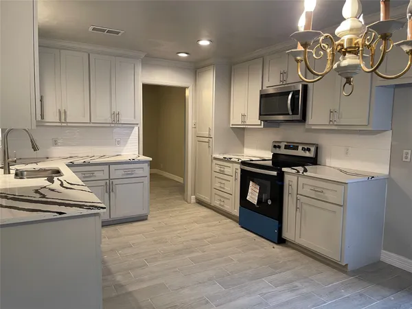 $2,300 | 5131 Indigo Street, Houston, TX 77096