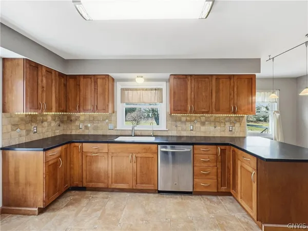 $2,400 | 429 Lionel Avenue, Geddes, NY 13209