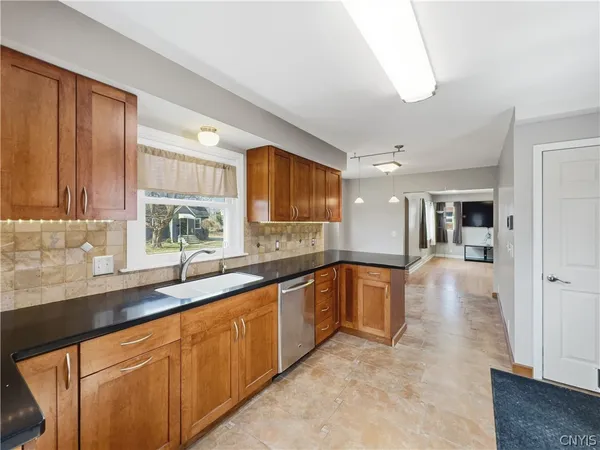 $2,400 | 429 Lionel Avenue, Geddes, NY 13209