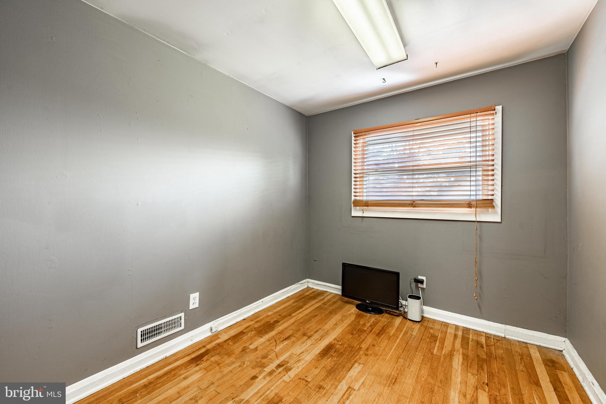 3621 Washington Avenue Baltimore, MD 21244 - Photo 18 of 25 a bedroom with a bed and a window