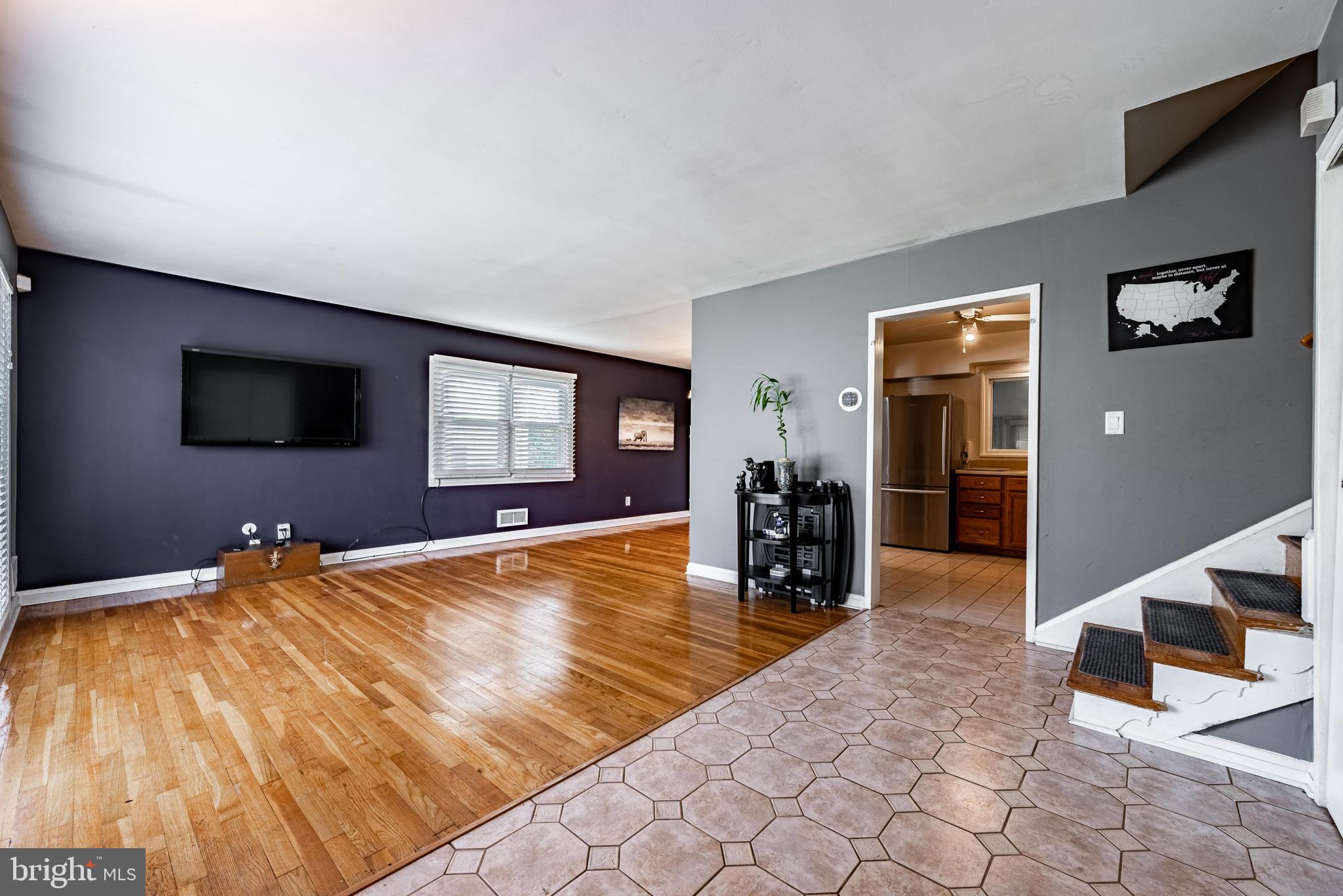 3621 Washington Avenue Baltimore, MD 21244 - Photo 4 of 25 a room with closet and pool table
