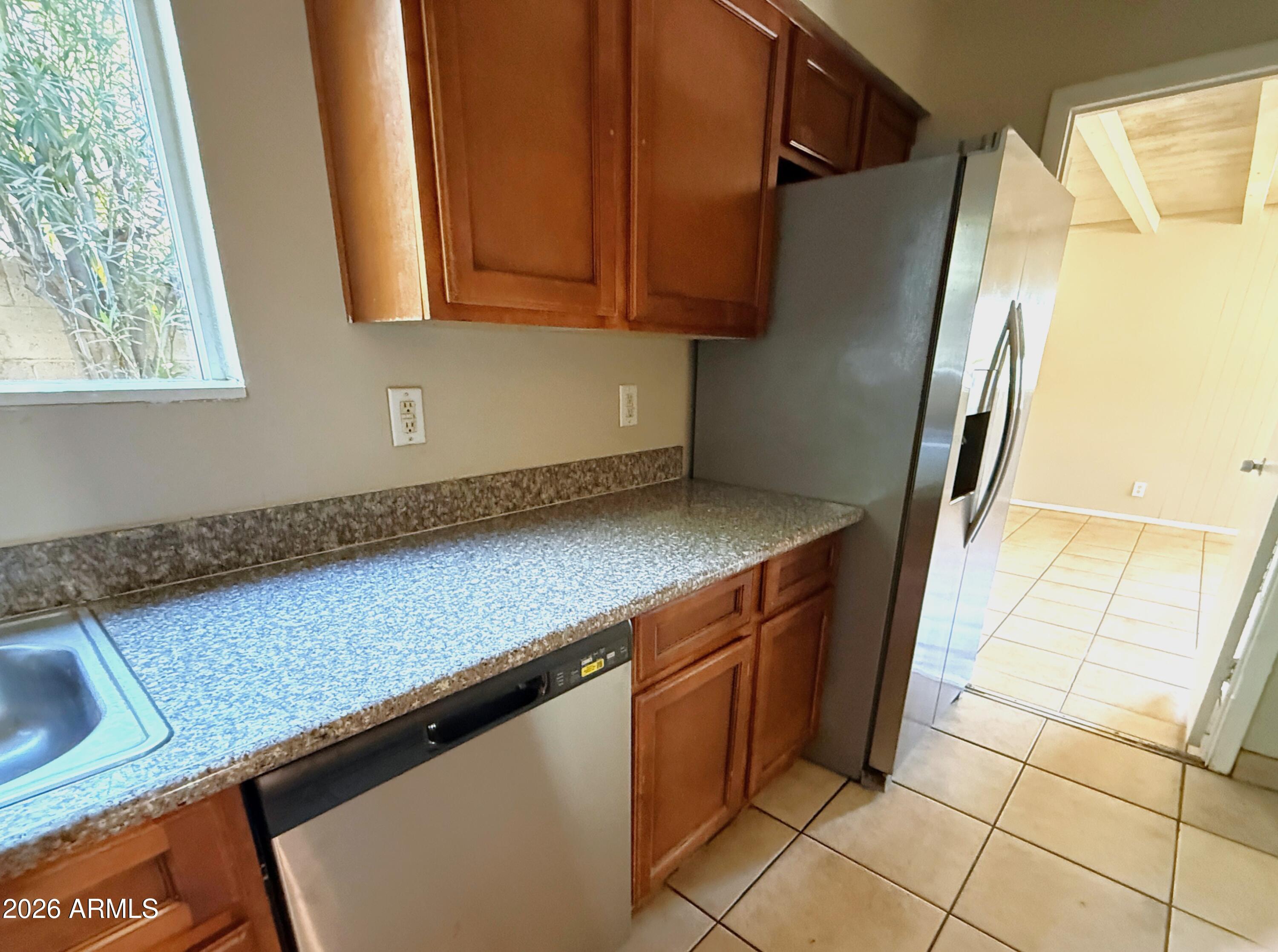 6116 West Monterey Way Phoenix, AZ 85033 - Photo 5 of 14 13