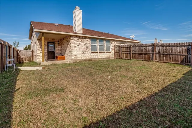 $359,900 | 1046 Graystone Drive, Lancaster, TX 75134