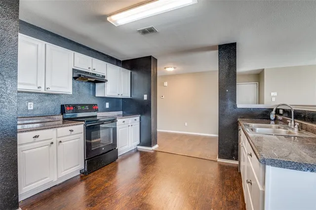 $359,900 | 1046 Graystone Drive, Lancaster, TX 75134