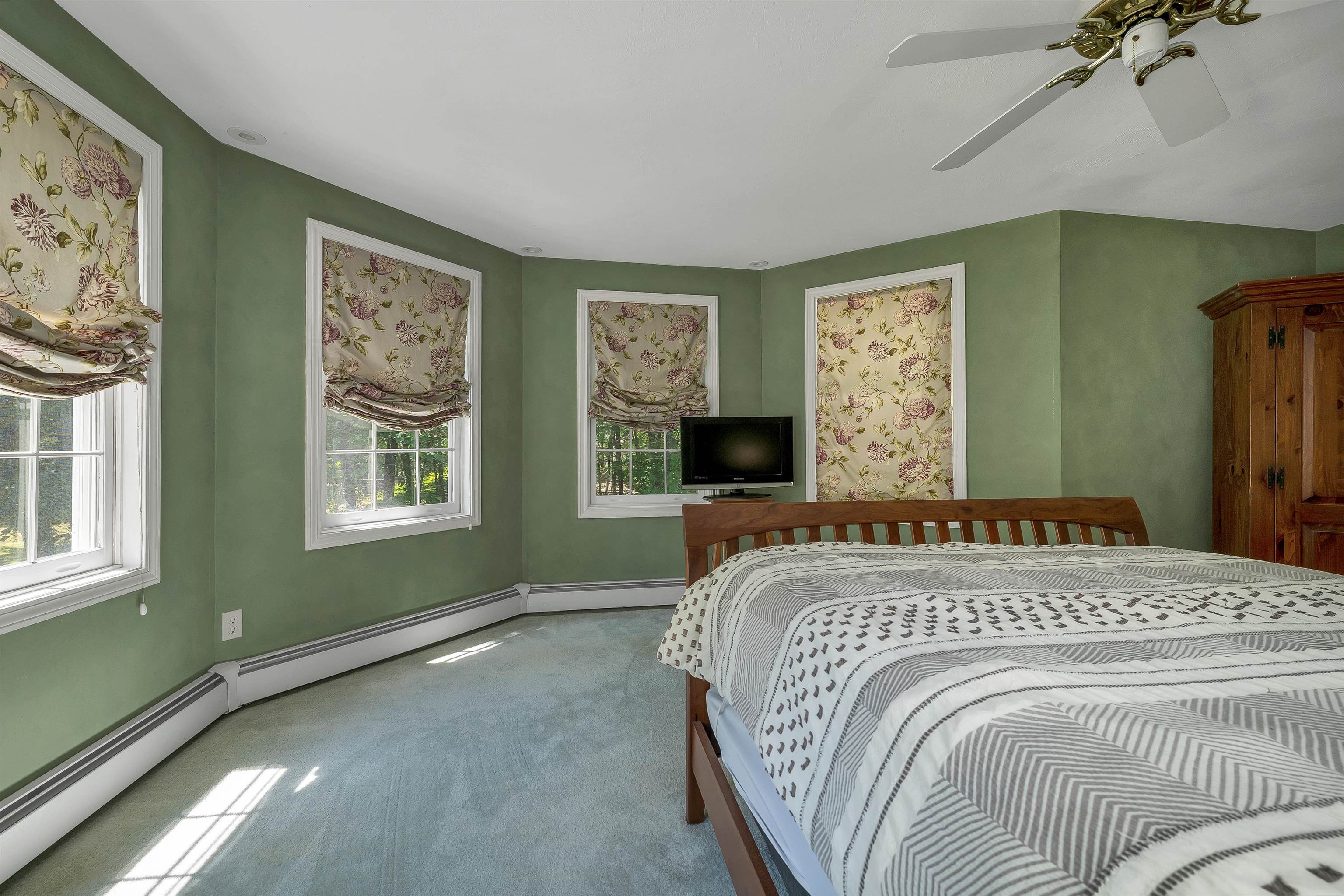 76 Marblehead Road Windham, NH 03087 - Photo 23 of 48