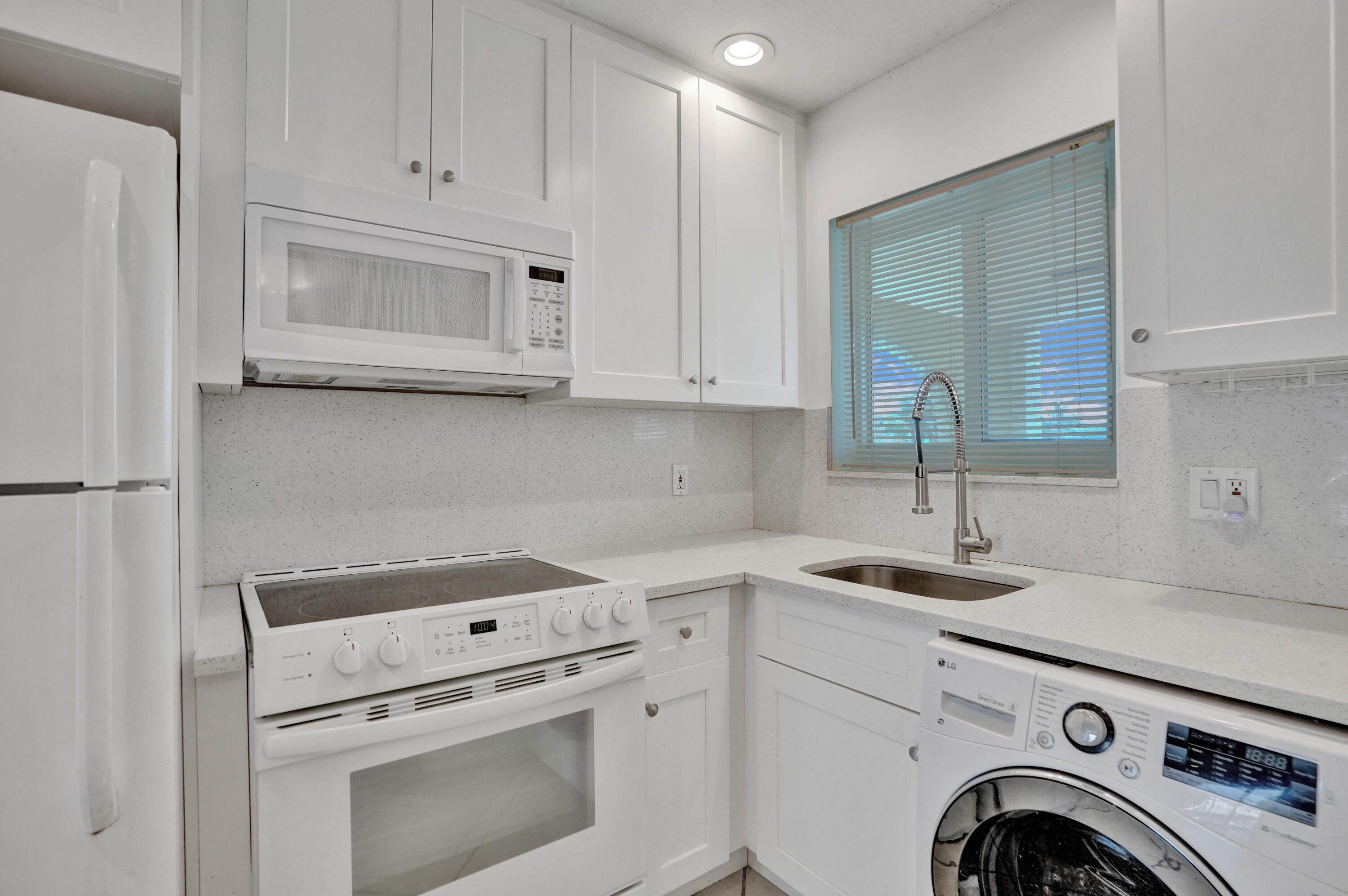 2311 Northeast 36th Street, Unit 2F Lighthouse Point, FL 33064 - Photo 6 of 23 DSC06106