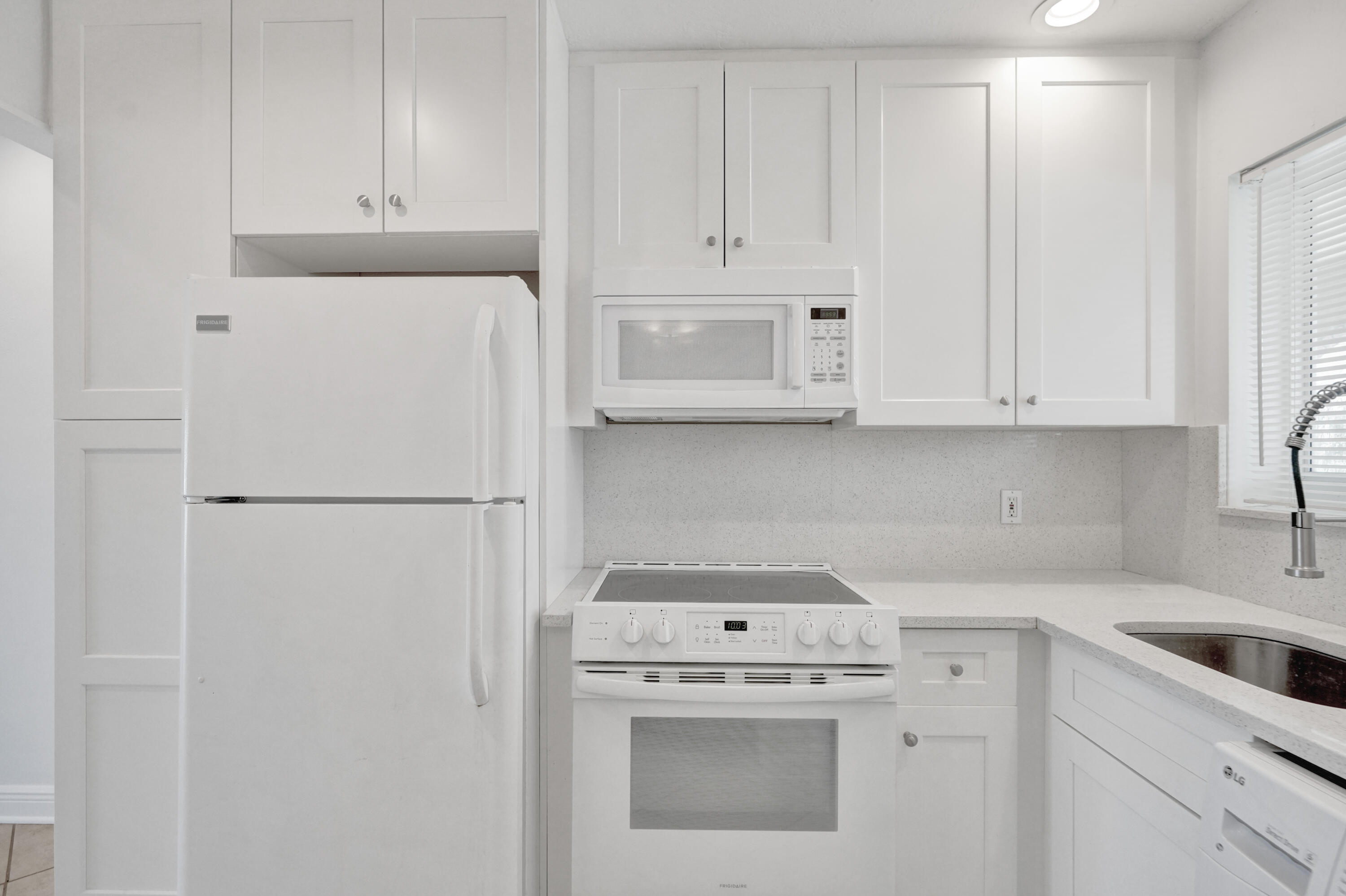 2311 Northeast 36th Street, Unit 2F Lighthouse Point, FL 33064 - Photo 7 of 23 DSC06094