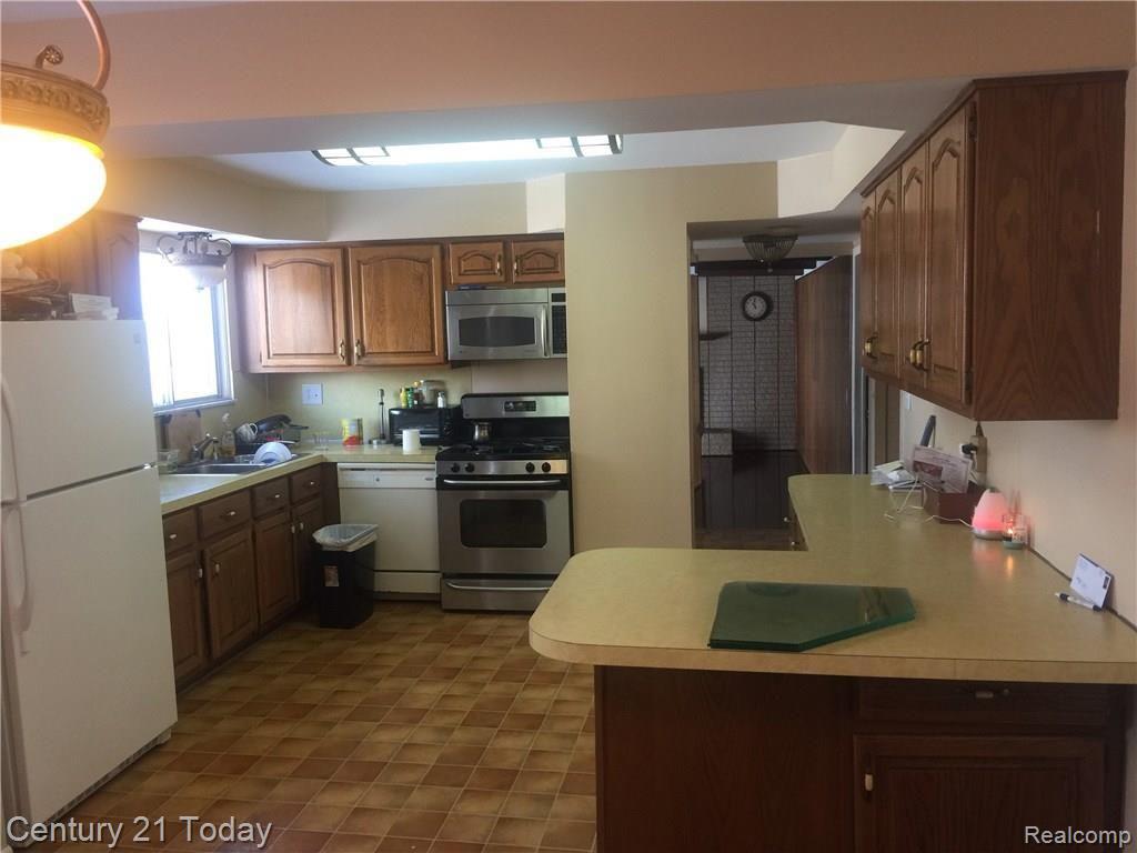 5241 Frazho Road Warren, MI 48091 - Photo 8 of 15 image.jpg