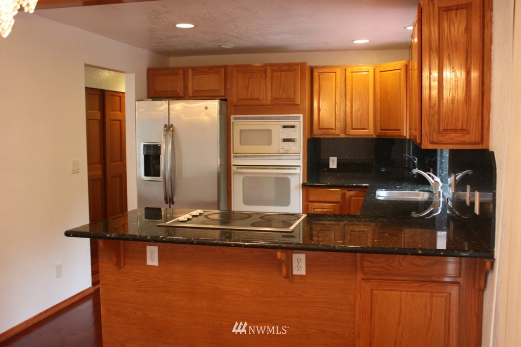 1622 Talbot Road South Renton, WA 98055 - Photo 4 of 11
