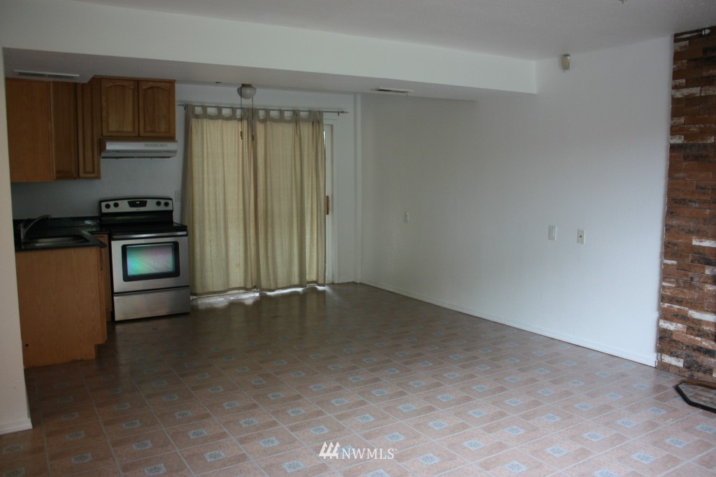 1622 Talbot Road South Renton, WA 98055 - Photo 7 of 11