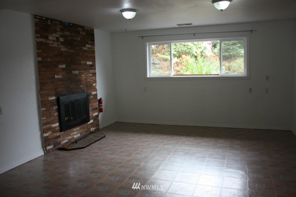 1622 Talbot Road South Renton, WA 98055 - Photo 8 of 11