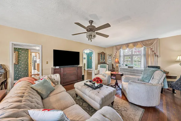 $669,000 | 3814 Belle Aire Circle Southwest, Roanoke, VA 24018