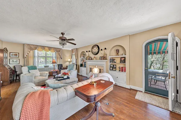 $669,000 | 3814 Belle Aire Circle Southwest, Roanoke, VA 24018
