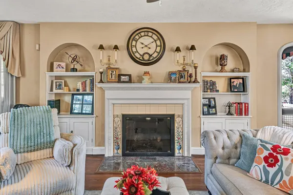 $669,000 | 3814 Belle Aire Circle Southwest, Roanoke, VA 24018