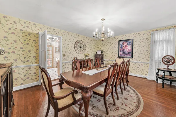 $669,000 | 3814 Belle Aire Circle Southwest, Roanoke, VA 24018
