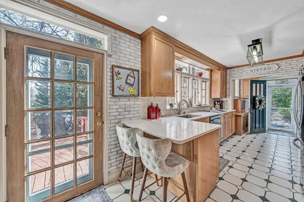 $669,000 | 3814 Belle Aire Circle Southwest, Roanoke, VA 24018