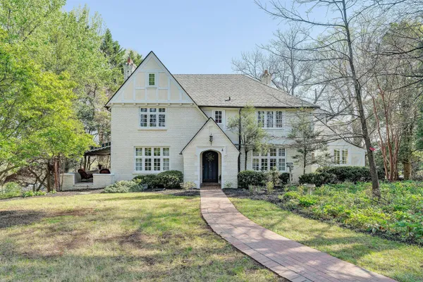 $669,000 | 3814 Belle Aire Circle Southwest, Roanoke, VA 24018