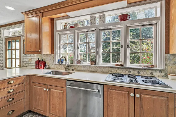 $669,000 | 3814 Belle Aire Circle Southwest, Roanoke, VA 24018