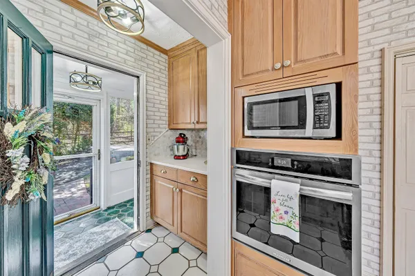 $669,000 | 3814 Belle Aire Circle Southwest, Roanoke, VA 24018
