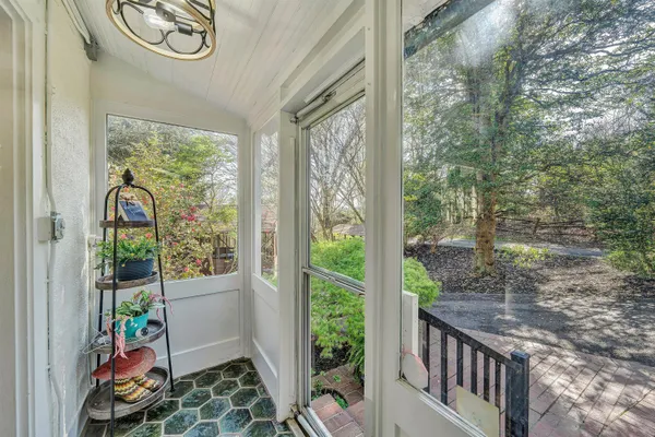 $669,000 | 3814 Belle Aire Circle Southwest, Roanoke, VA 24018