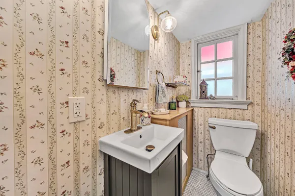 $669,000 | 3814 Belle Aire Circle Southwest, Roanoke, VA 24018