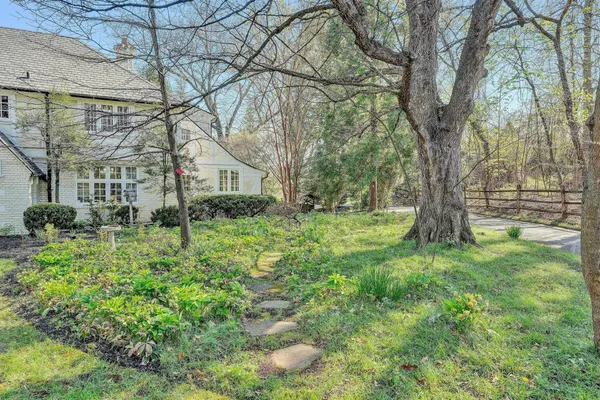 $669,000 | 3814 Belle Aire Circle Southwest, Roanoke, VA 24018