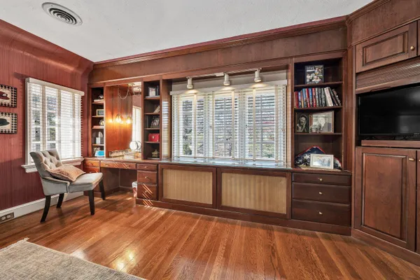 $669,000 | 3814 Belle Aire Circle Southwest, Roanoke, VA 24018