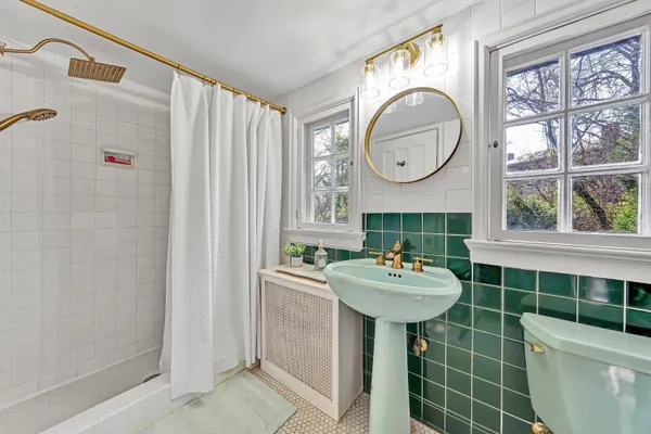 $669,000 | 3814 Belle Aire Circle Southwest, Roanoke, VA 24018