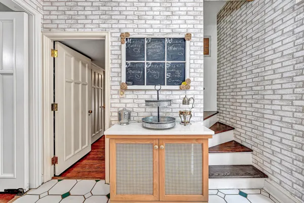 $669,000 | 3814 Belle Aire Circle Southwest, Roanoke, VA 24018