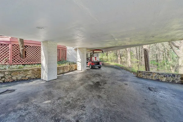 $669,000 | 3814 Belle Aire Circle Southwest, Roanoke, VA 24018