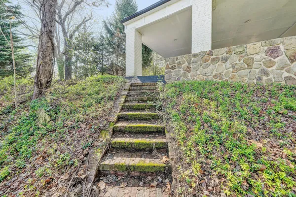 $669,000 | 3814 Belle Aire Circle Southwest, Roanoke, VA 24018