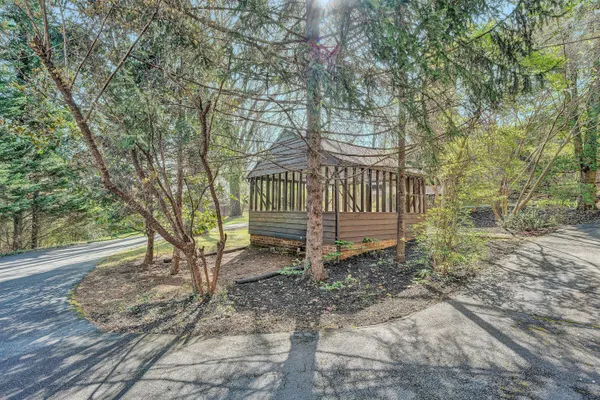 $669,000 | 3814 Belle Aire Circle Southwest, Roanoke, VA 24018