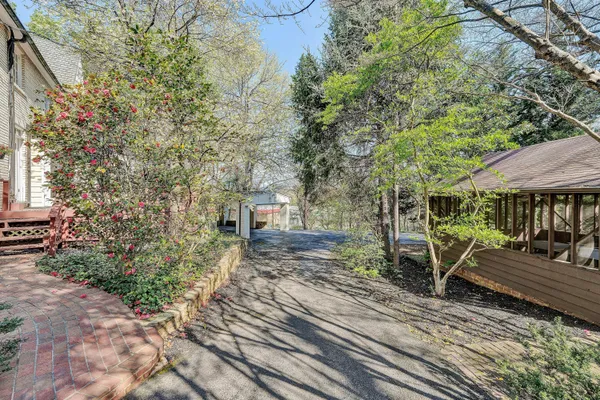 $669,000 | 3814 Belle Aire Circle Southwest, Roanoke, VA 24018