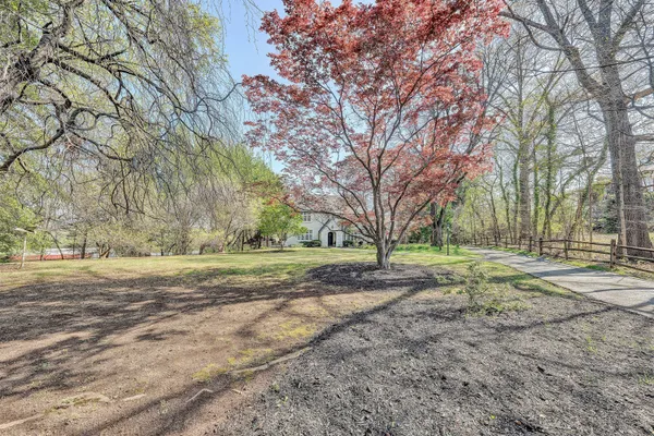 $669,000 | 3814 Belle Aire Circle Southwest, Roanoke, VA 24018