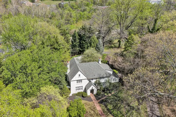 $669,000 | 3814 Belle Aire Circle Southwest, Roanoke, VA 24018