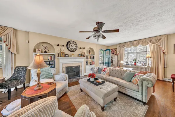 $669,000 | 3814 Belle Aire Circle Southwest, Roanoke, VA 24018