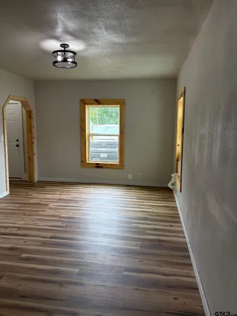 $750 | 406 South Fredonia Street, Longview, TX 75601