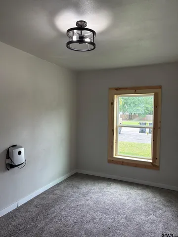 $750 | 406 South Fredonia Street, Longview, TX 75601